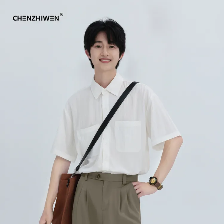 陈智文夏季新款高级感穿搭透气宽松时尚休闲纯色短袖衬衫上衣男
