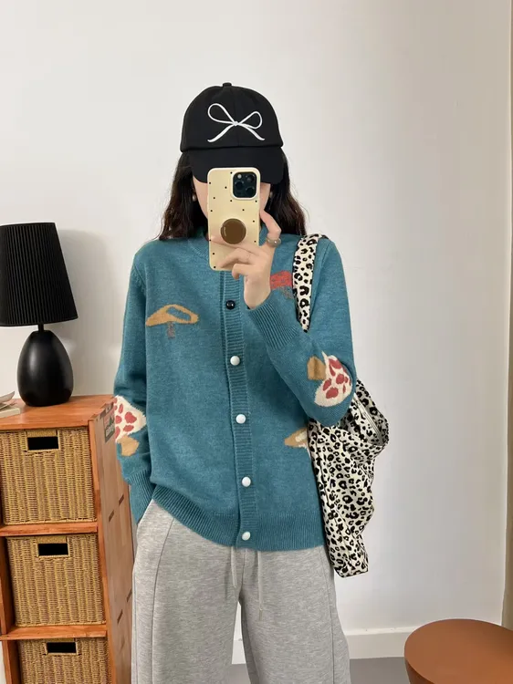 秋冬新款女韩版高级感时尚圆领单排扣百搭开衫保暖百搭毛衣外套女