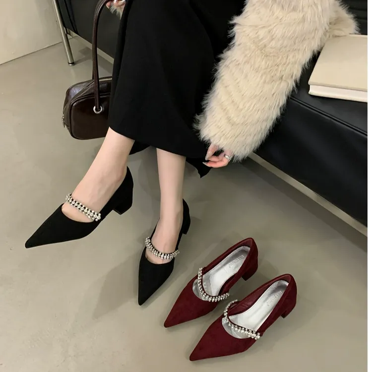 法式优雅尖头水钻浅口单鞋女2024年秋冬新款晚风粗跟绒面玛丽珍鞋