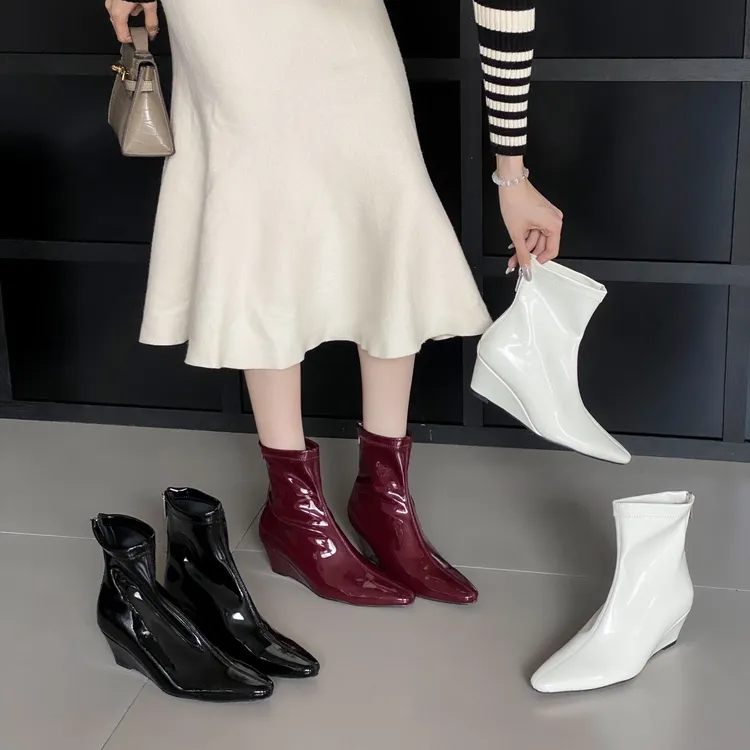 欧美风方头漆皮红色短靴2024年春秋单靴子坡跟时装靴瘦瘦靴女气质