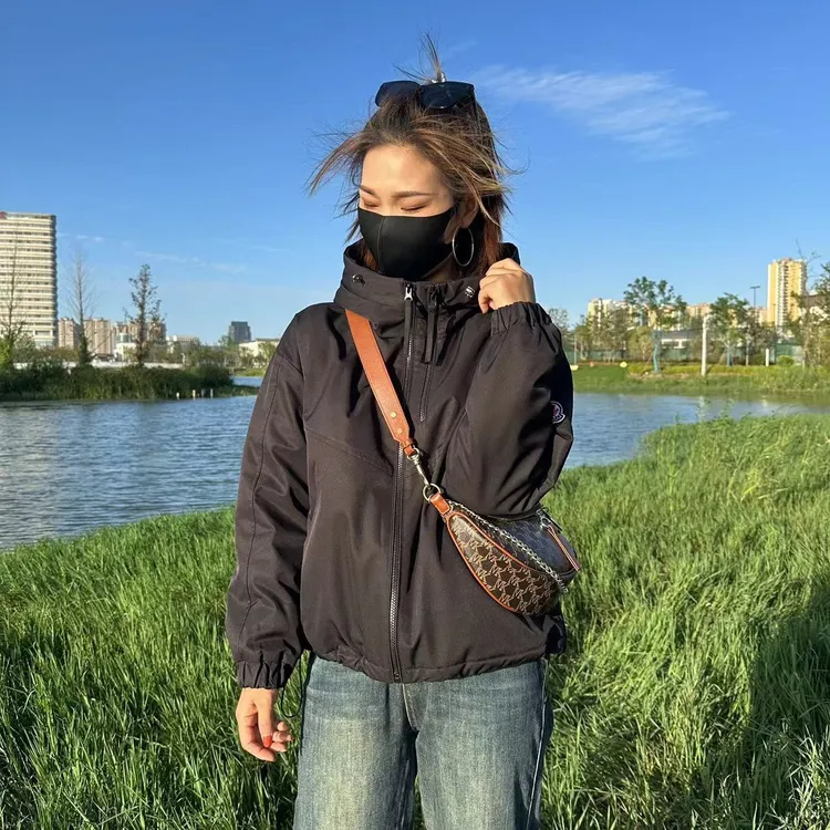 欧货短款夹棉外套女2023秋冬新款韩版设计感长袖百搭连帽宽松上衣