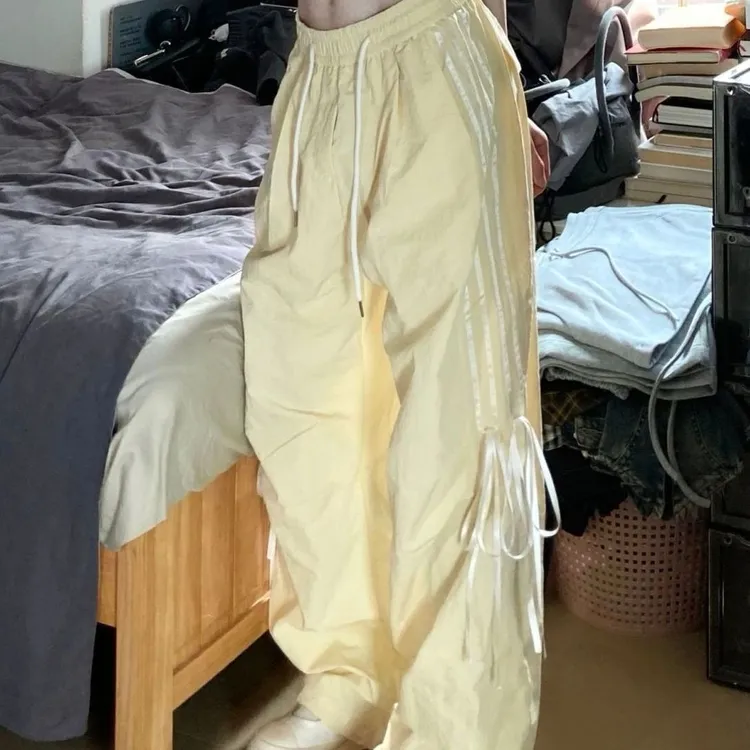 【天猫质量】奶黄色蝴蝶结工装裤女夏季2024新款高腰垂感降落伞美式