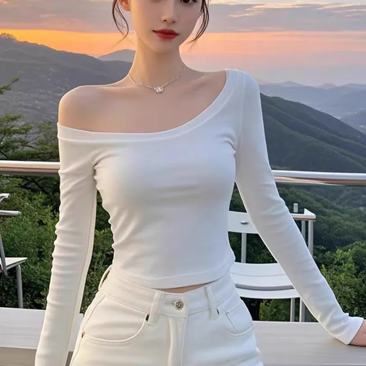秋冬别致甜辣妹修身露肩长袖白色打底衫女内搭设计感高腰短款上衣