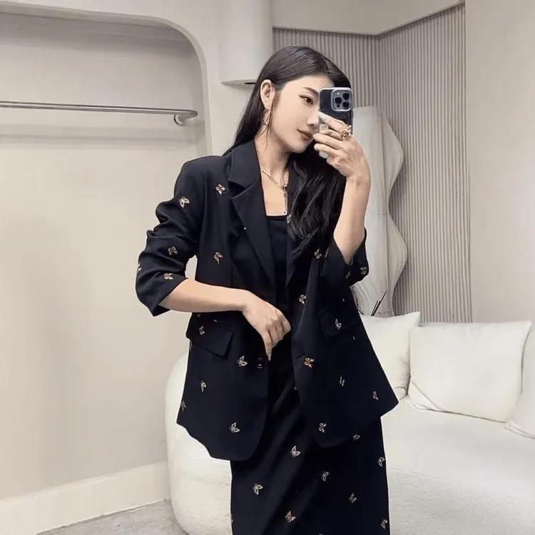 大码气质高级感西装套装女秋季新款胖mm蝴蝶刺绣显瘦半身裙两件套