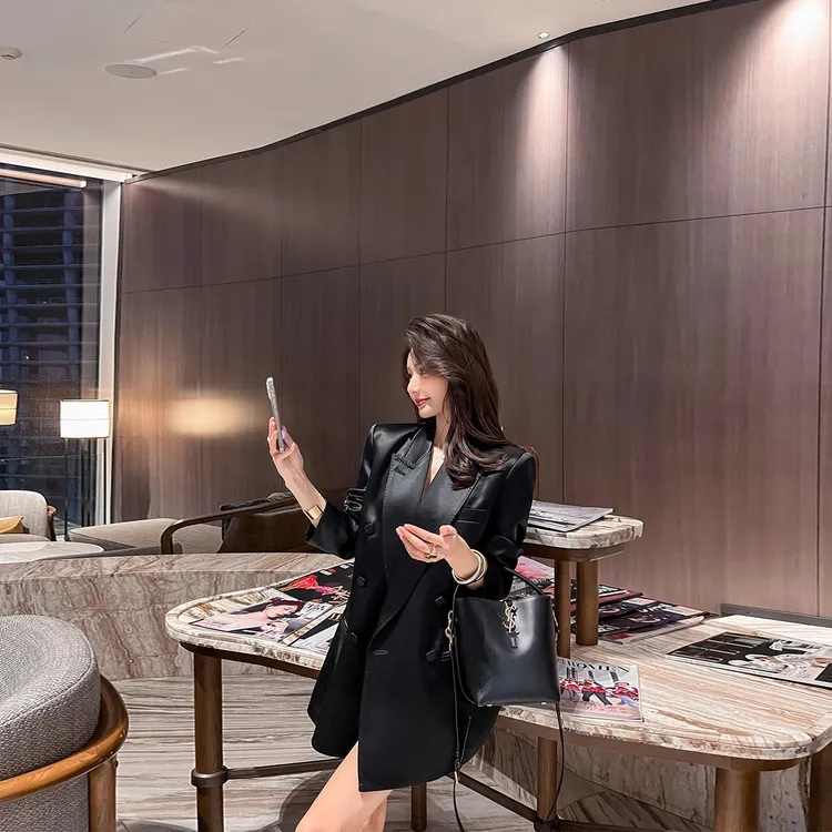 大码黑色缎面西装外套女2025春秋胖mm宽松气质高级感洋气西服春游