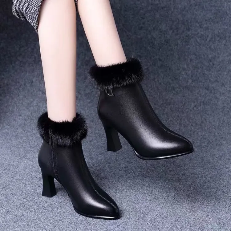 时尚马丁靴女士粗跟2025新款秋冬季短靴女高跟皮鞋加绒雪地靴棉鞋