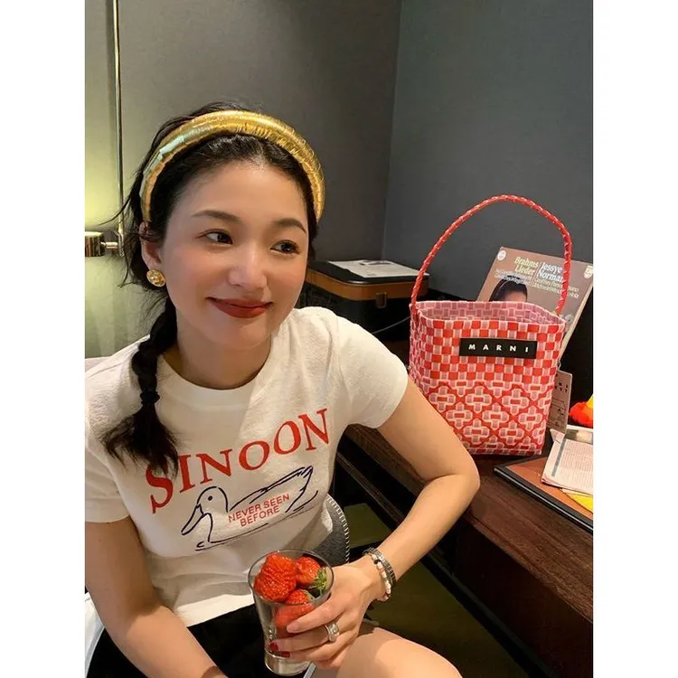 东大门正肩短袖T恤女2024春夏季修身短款独特小上衣夏款小个子
