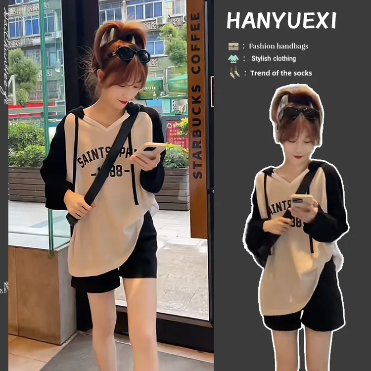 今年流行穿搭一整套2024新款减龄拼色连帽上衣百搭高腰短裤两件套