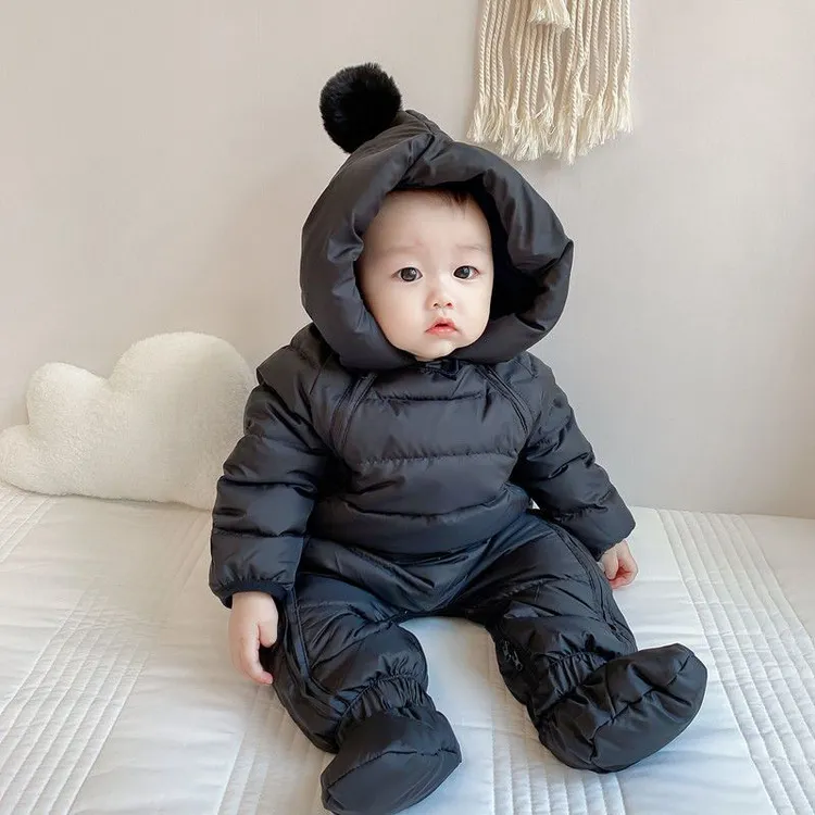 婴儿羽绒服连体衣冬装可爱0-6男女宝宝新生儿冬季外出抱衣白鸭绒