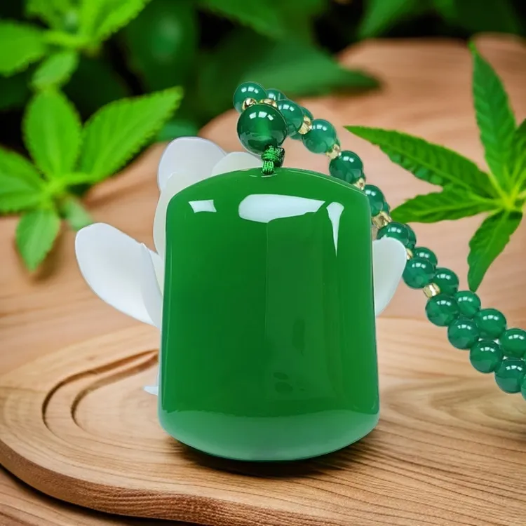 【店长推荐】天然绿平安无事牌 时尚冰绿女款无事牌 带证书礼盒