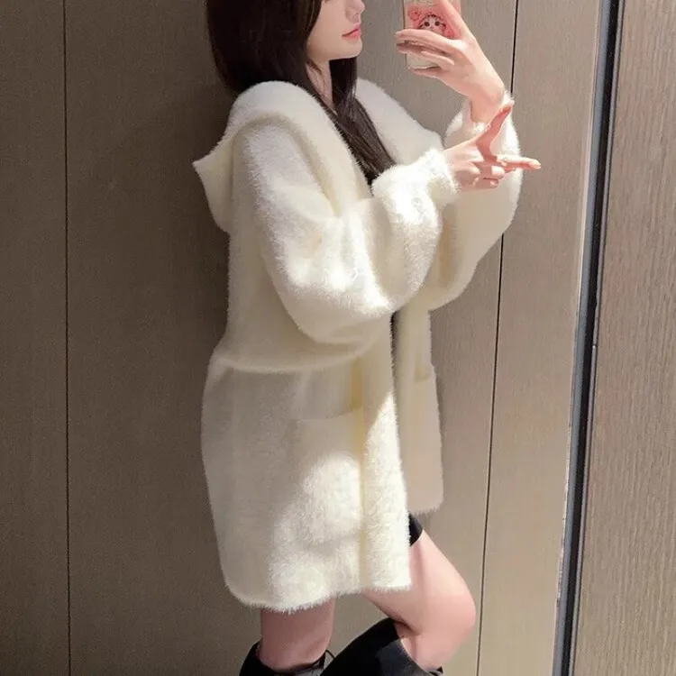 白色仿水貂连帽针织开衫女秋冬新款宽松慵懒风加厚奶fufu毛衣外套