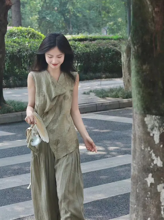夏季浅绿色小清新休闲显瘦无袖上衣宽松遮肉显气质干练阔腿裤