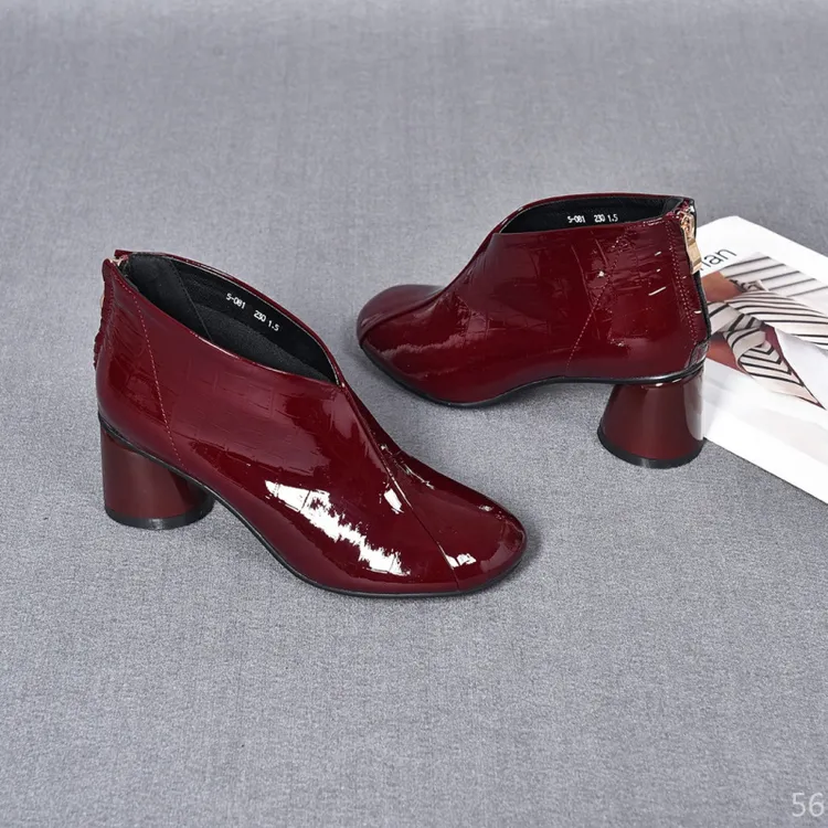 2024秋款牛漆皮短靴时尚百搭真皮粗跟裸靴女士圆头中跟中年妈妈鞋