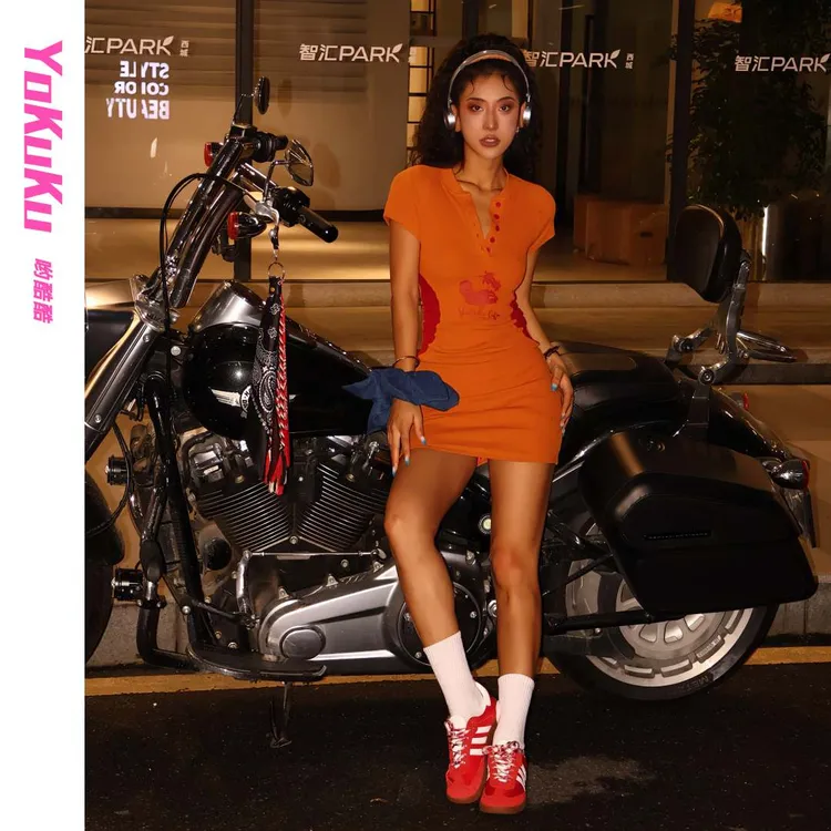 哟酷酷（热情加州）美式Polo领裙子撞色腰线时尚修身显瘦辣妹连衣裙