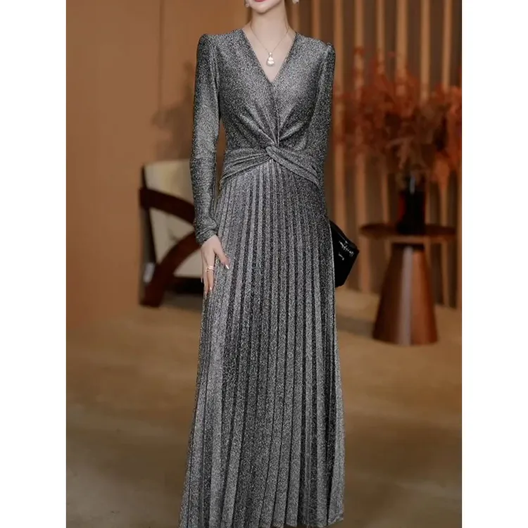 法式轻奢高级感扭结收腰连衣裙女2026春季新款洋气显瘦百褶A字裙