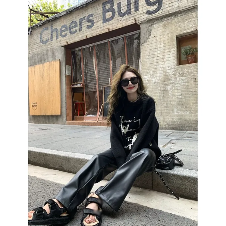 休闲女款春秋季炸街时尚设计感小众黑色宽松长袖毛衣直筒机车皮裤