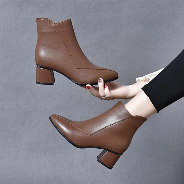 真皮尖头牛皮粗跟短靴2025年秋冬加绒保暖马丁靴复古女士妈妈靴子