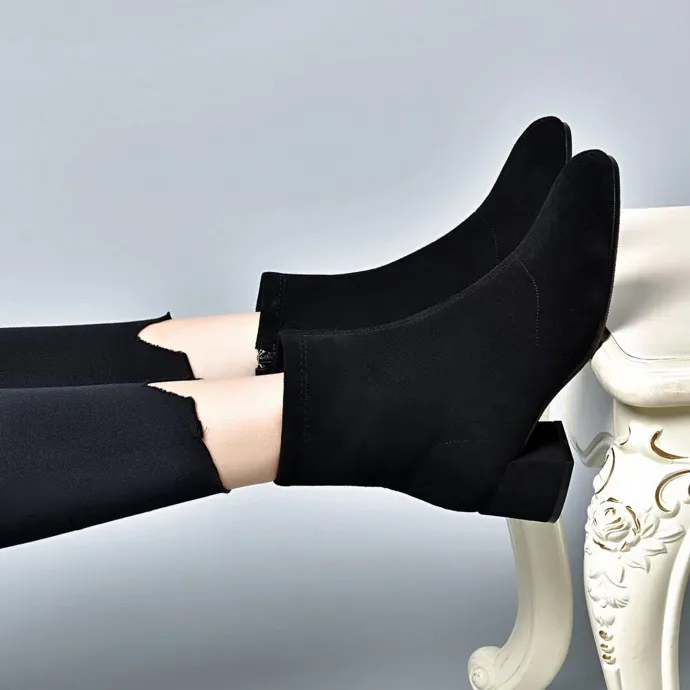 真皮磨砂短靴2025新款秋冬季粗跟圆头绒面瘦瘦靴中跟短筒时装单靴