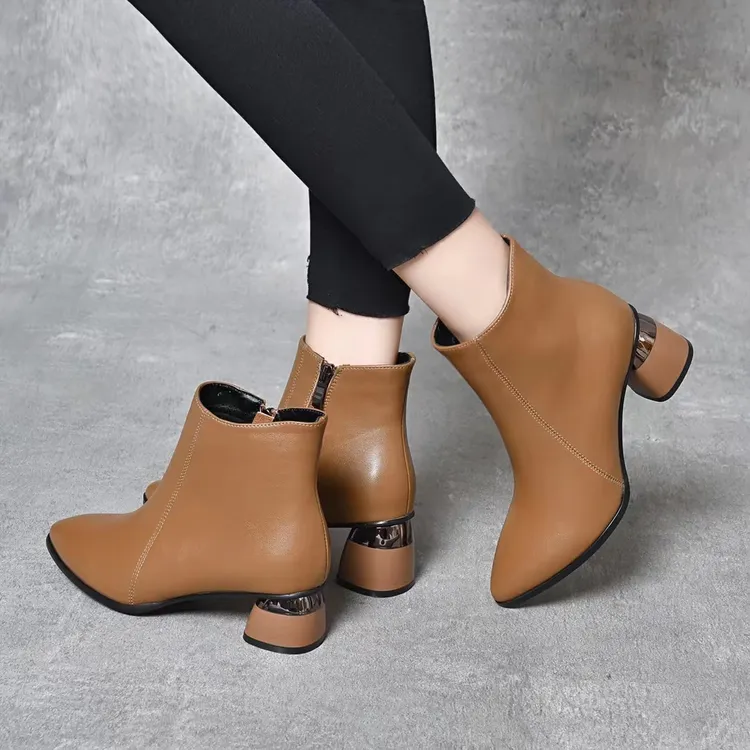 真皮气质时尚尖头鞋2025冬季加绒粗跟裸靴舒适百搭侧拉链牛皮短靴