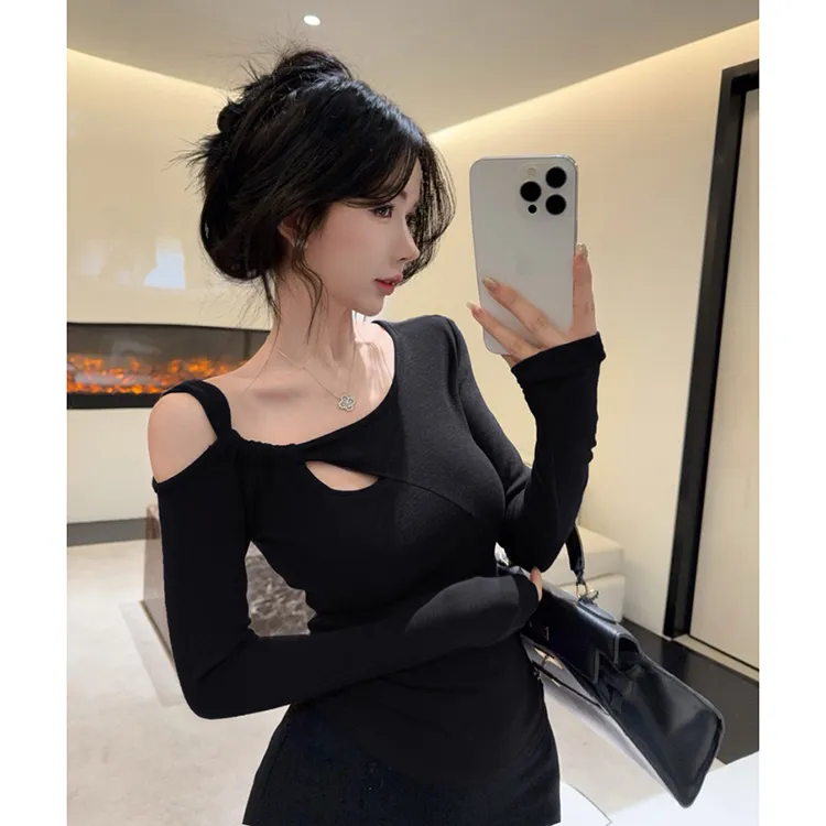 纯欲内搭打底衫女春秋冬季设计感黑色长袖T恤不规则露肩短款上衣