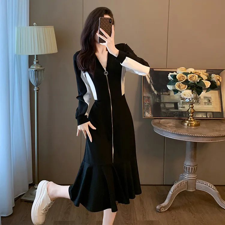 黑色法式拼接撞色连衣裙女秋季2025新款收腰显瘦中长款过膝小黑裙