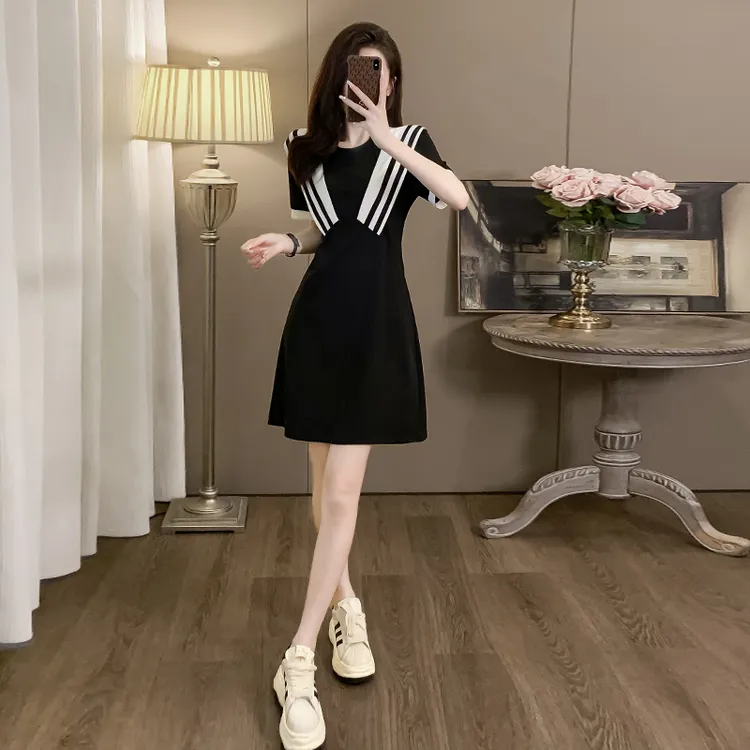 黑色休闲连衣裙女夏季2025新款显瘦气质小黑裙时尚减龄小个子裙子