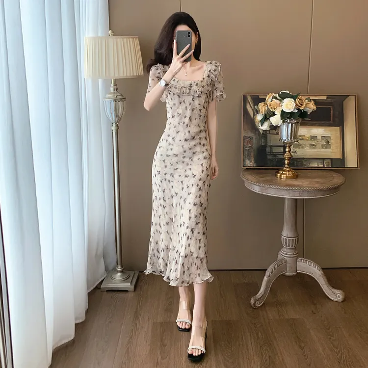法式小众时尚设计感气质显瘦方领连衣裙女夏季拼接蕾丝减龄碎花裙