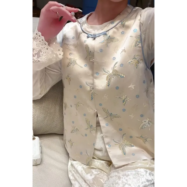 2024年早秋款新中式国风高端精致杏色印花马甲独特漂亮马夹上衣女