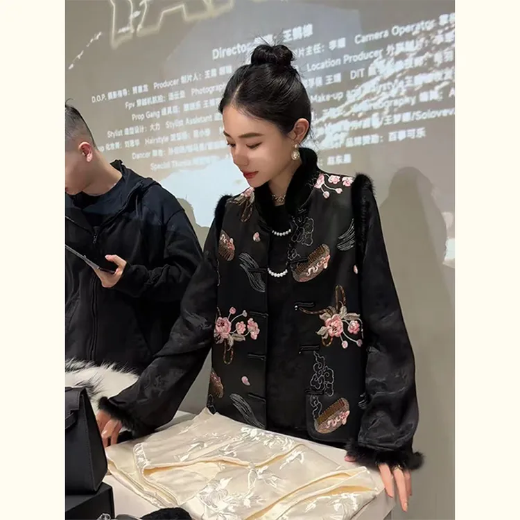 今年流行时尚漂亮新中式老钱风国风盘扣禅意风马甲衬衫两件套装女