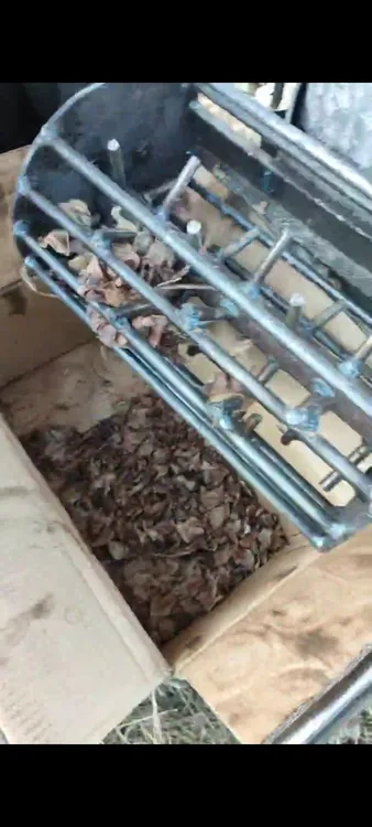 松塔脱粒机手摇脱粒机