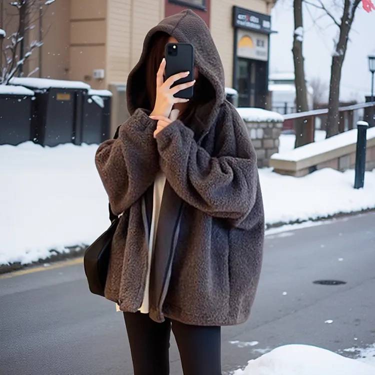 2025新款软糯羊羔毛羔绒摇粒绒连帽宽松棉服外套女秋冬加绒加厚