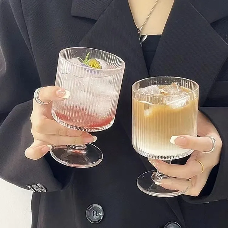 欧式风条纹高脚杯新款冷饮杯ins家用竖纹洋酒杯高颜值透明喝水杯 