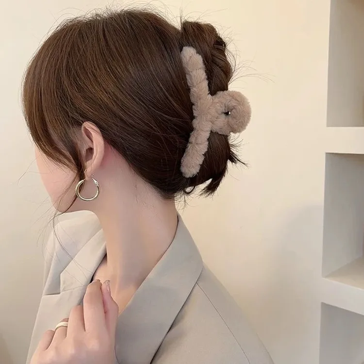 玫乐高级感大号秋冬毛绒抓夹发量多鲨鱼夹2024新款后脑勺发夹头饰