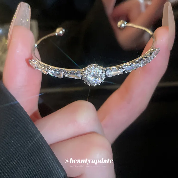 【品牌】超闪镶钻锆石圆形几何手镯小众百搭气质手饰轻奢时尚设计感