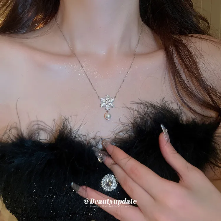 【品牌】超闪锆石雪花珠珠项链轻奢设计感锁骨链圣诞款气质小众精致