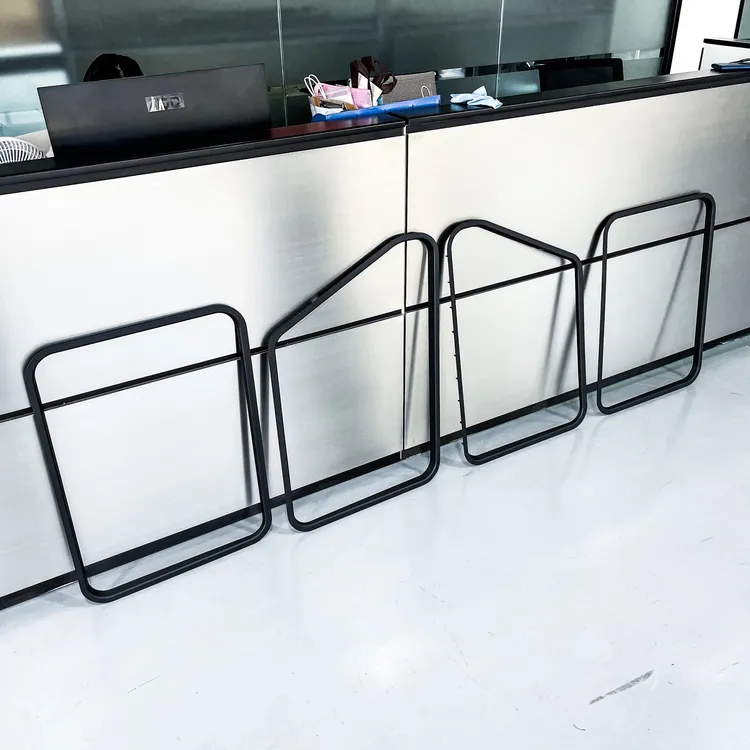 老款大G四门无胶条框玻璃窗升级新款胶条玻璃框