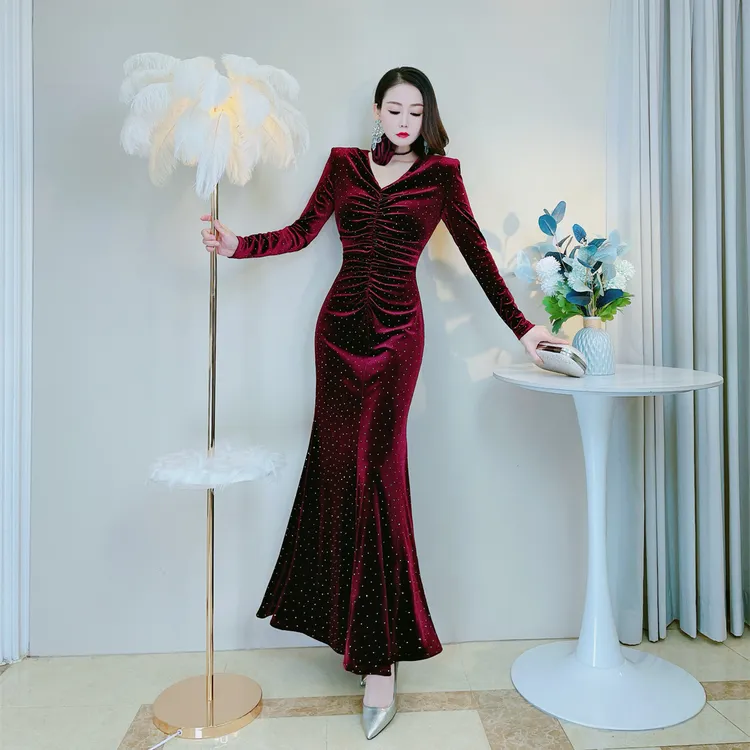 高级感秋冬显瘦女人味丝绒连衣裙保暖闪钻褶皱收腰包臀鱼尾长裙