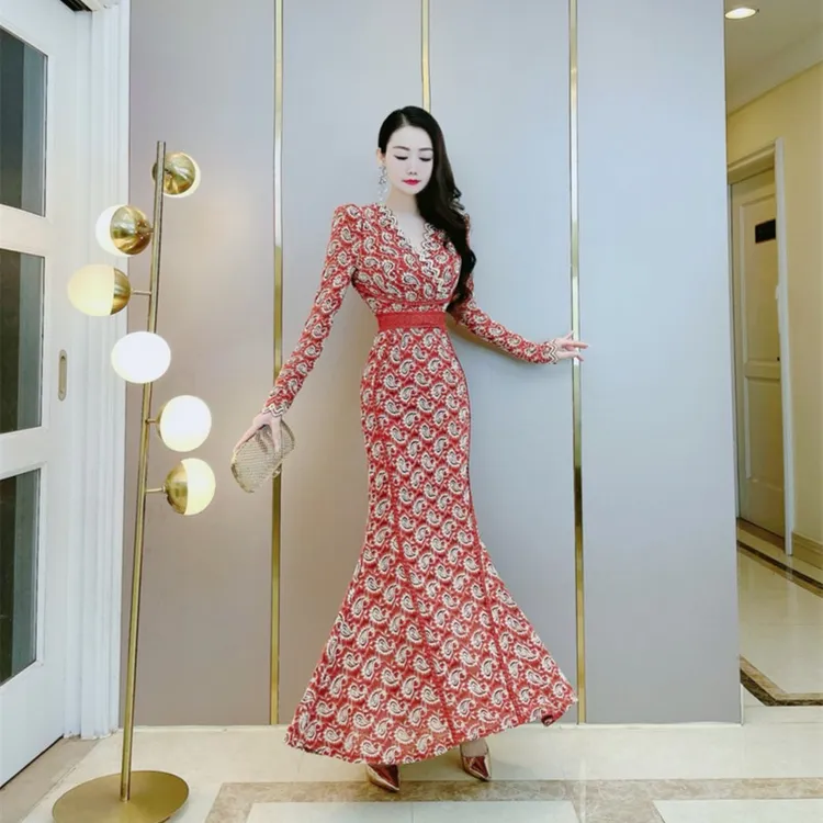 气质名媛秋冬新品减龄女装轻奢高级感鱼尾裙收腰包臀V领连衣裙