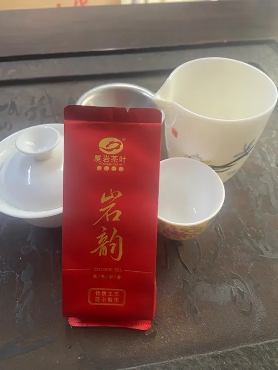 蜜桃香武夷岩茶，淡淡的香味，甜甜的感觉，让人回味无穷