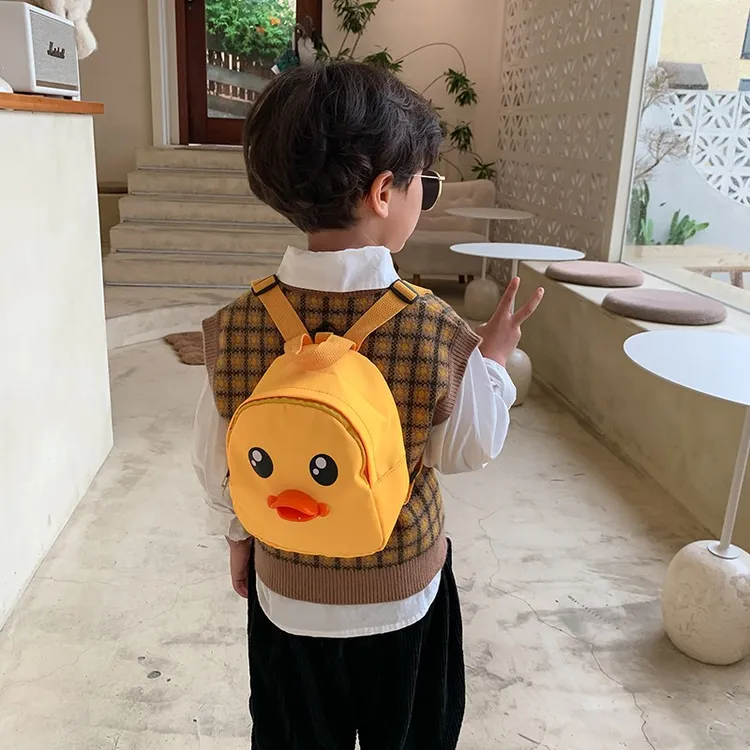 防走丢儿童背包2021新款可爱鸭子双肩包幼儿园卡通男女宝宝小书包