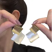 铜合金耳饰 秋冬法式耳饰气质轻奢时尚港风设计感小众简约耳钉女