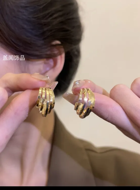 铜合金耳饰 个性独特金属港风气质女新款潮耳饰高级感冷淡风耳钉i