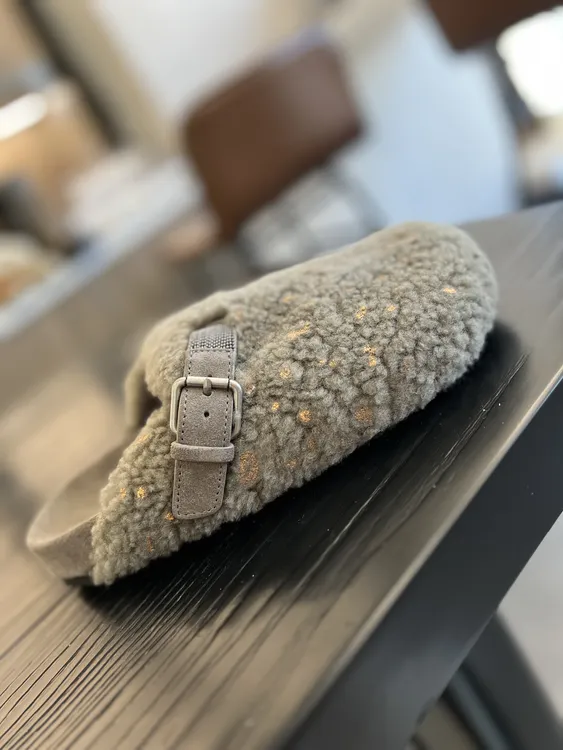 Encore Lin冬季时尚百搭超舒适轻便经典保暖勃肯点缀毛毛拖