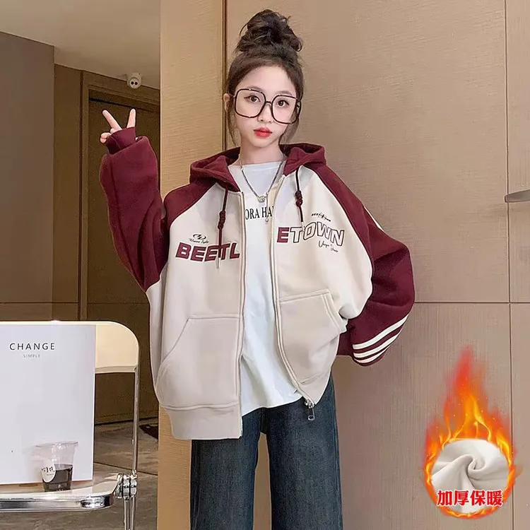 女童秋冬加绒外套2023新款大童洋气时髦学院风刺绣拼色连帽上衣韩