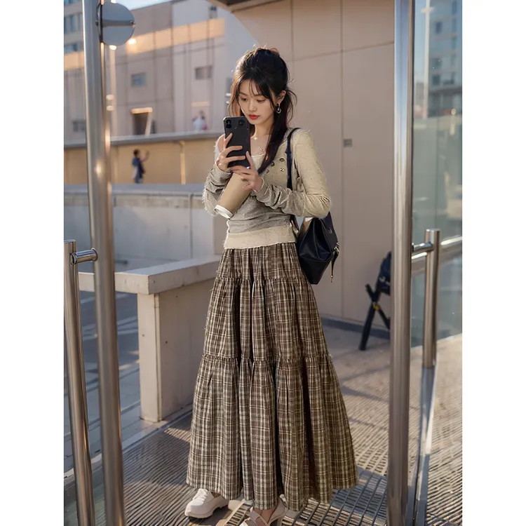 美拉德格子蛋糕半身裙女复古大裙摆宽松遮胯显瘦中长款a字裙