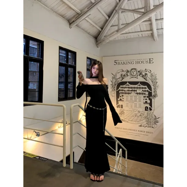 辣妹性感纯欲露肩连衣裙女秋冬长款包臀修身气质御姐轻熟风鱼尾裙