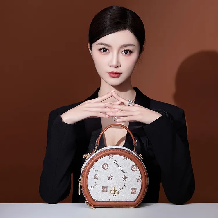 Cmierf Kuect  轻奢时尚单肩圆饼包休闲百搭复古潮流斜跨单肩肩包