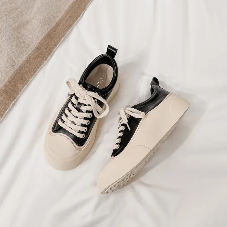 真皮小白鞋女款2024爆款运动休闲板鞋小众百搭鞋子洋气厚底松糕鞋