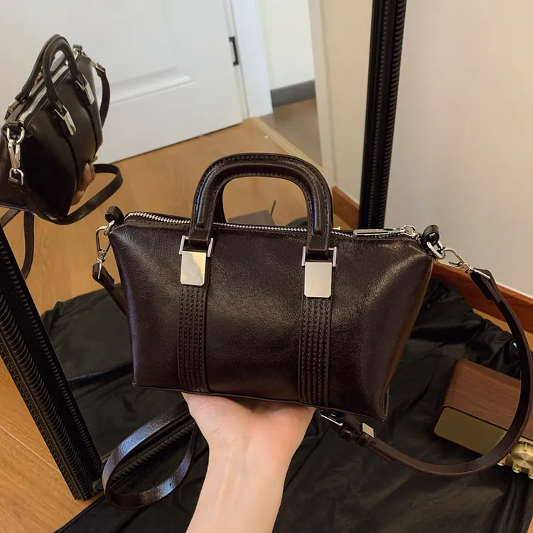 包女2025秋冬新款复古手提包包时尚休闲百搭斜挎包经典超火饺子包