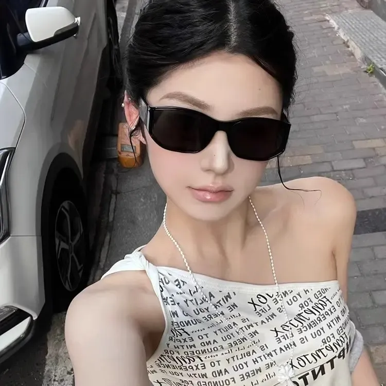 美式辣妹复古曲面镜猫眼墨镜女款窄框眼镜防紫外线方太阳防晒镜